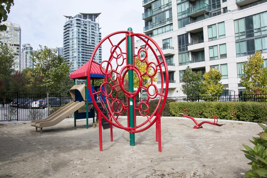 Maplewood Furnished Suites Mississauga Exterior foto